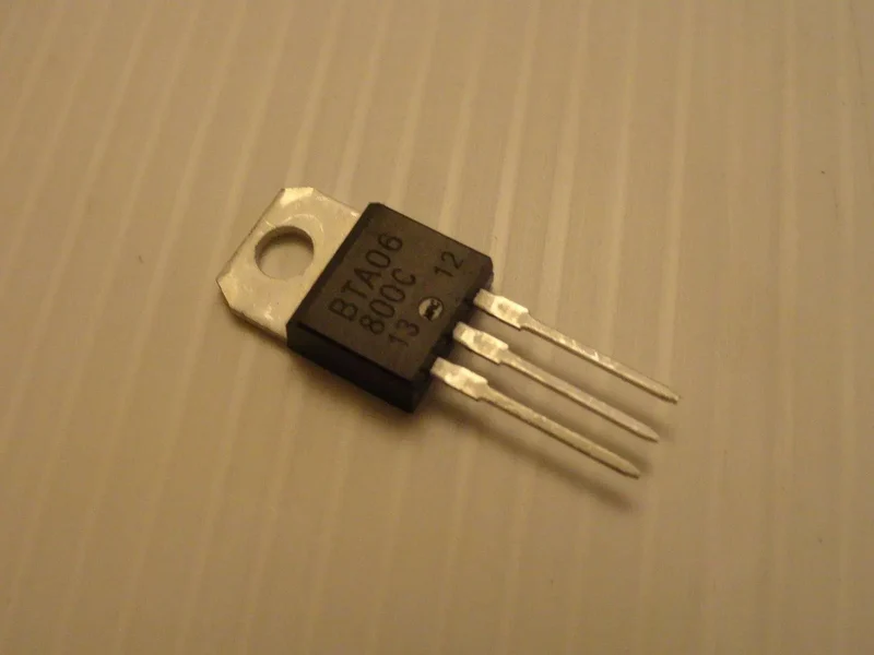 Bta06800c triac to-220 Ennebiservice