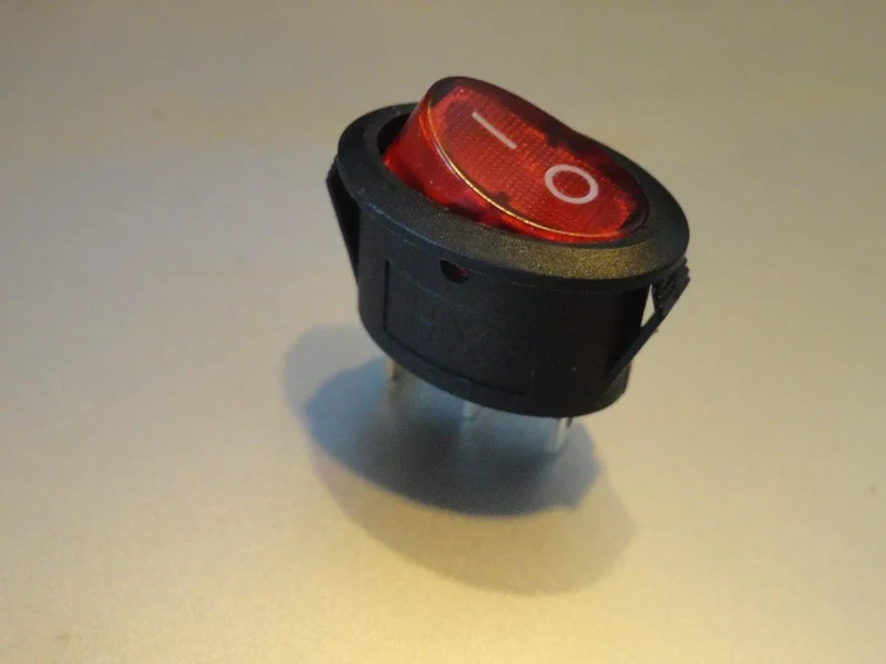Interruttore rosso luminoso ovale 6a 250v 3 faston 4,8 Micromic