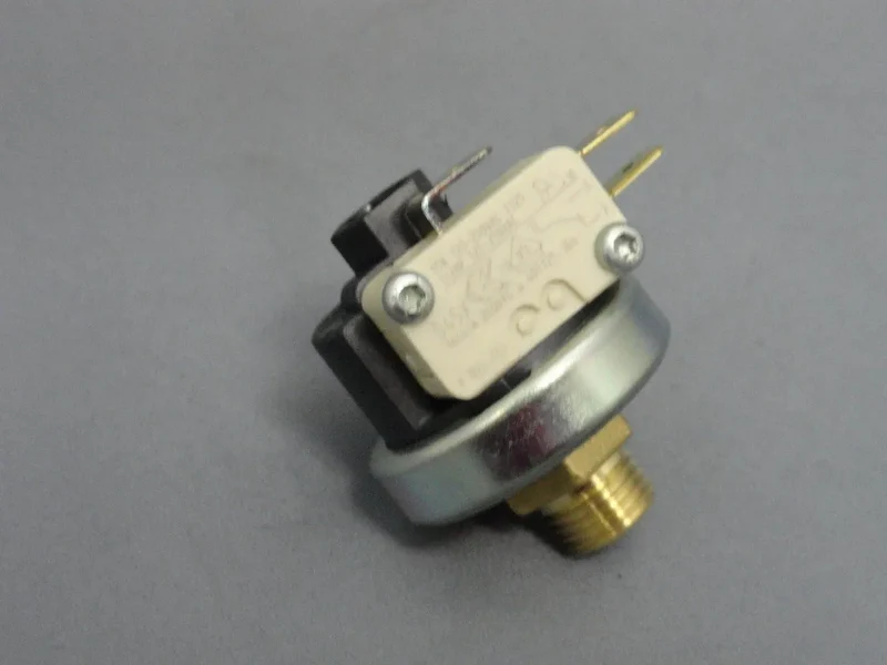 Pressostato universale 1/4" maschio, con microinterruttore, 3.8bar, XP110, 3 contatti