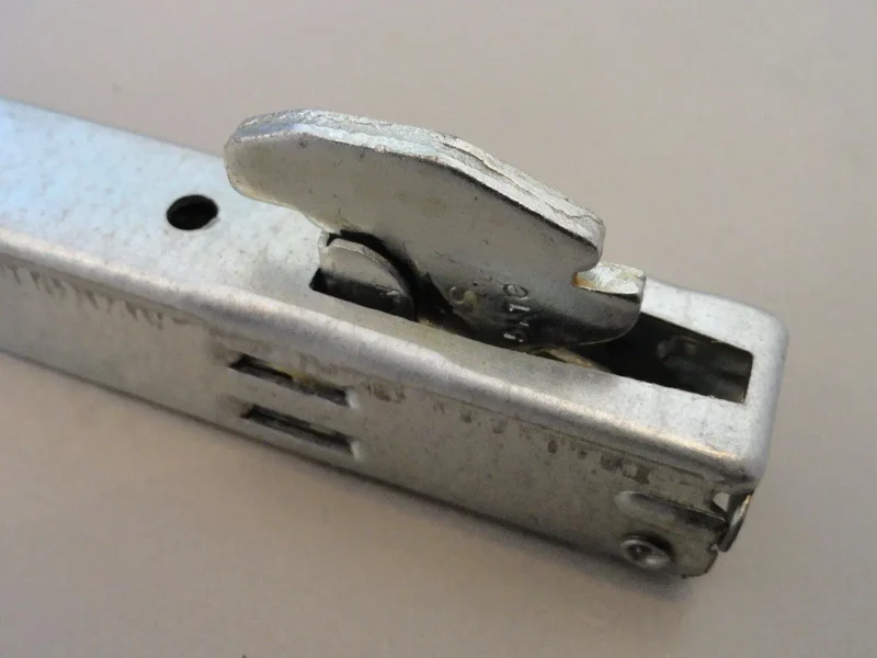 Cerniera porta forno fulcro fisso ariston Indesit c00081594